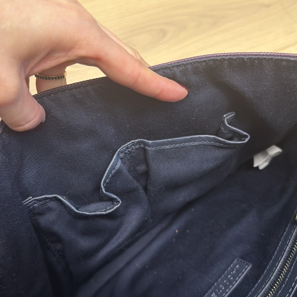 Lacoste Massenger bag - Picture 9 of 13